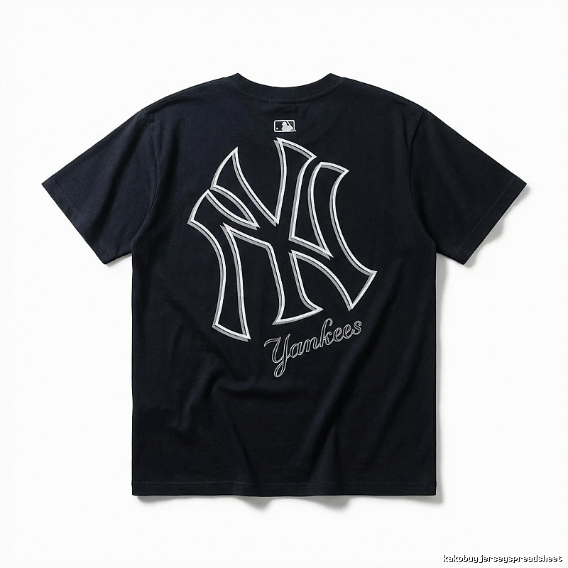 Simple-style black T-shirt of the MLB Yankees
