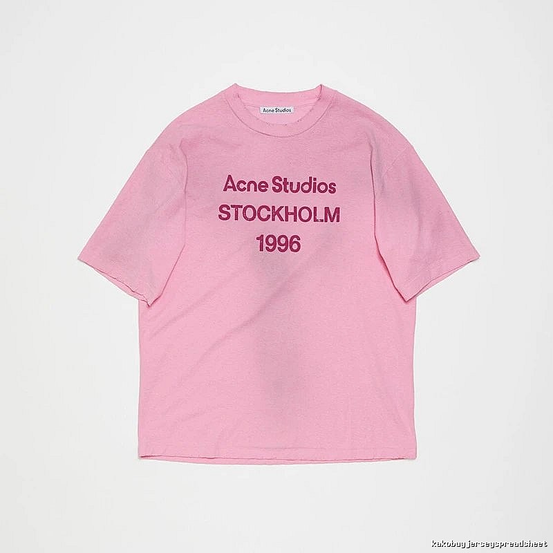 Acne Studios 2090-80 Pink Red Lettering Style Ac908026 Stockholm Logo T-Shirt City Outfit