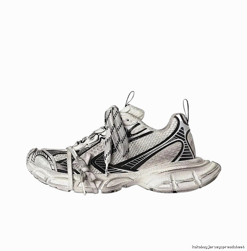 Balenciaga retro-style grey sports shoes