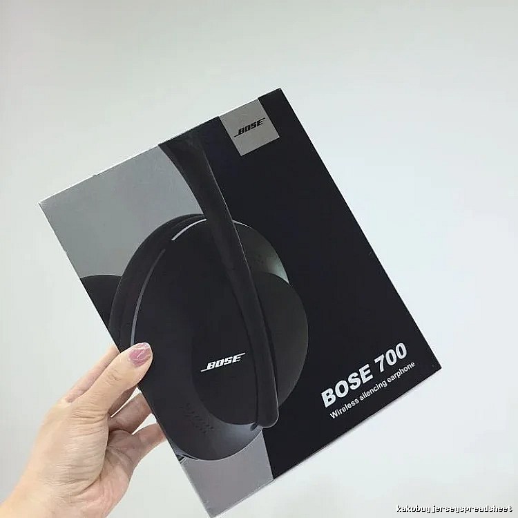 Bose 700 Wireless Headphones in Black