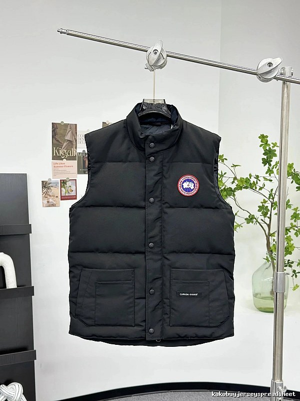 Canada Goose Streetwear Puffer vest Cream Button Vest with Logo Accent