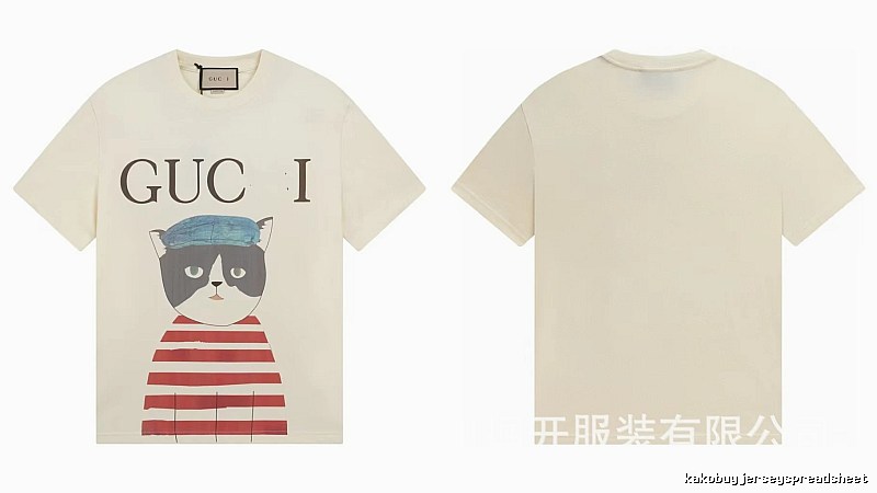 Gucci Cat Print Vintage Style Off-White T-Shirt
