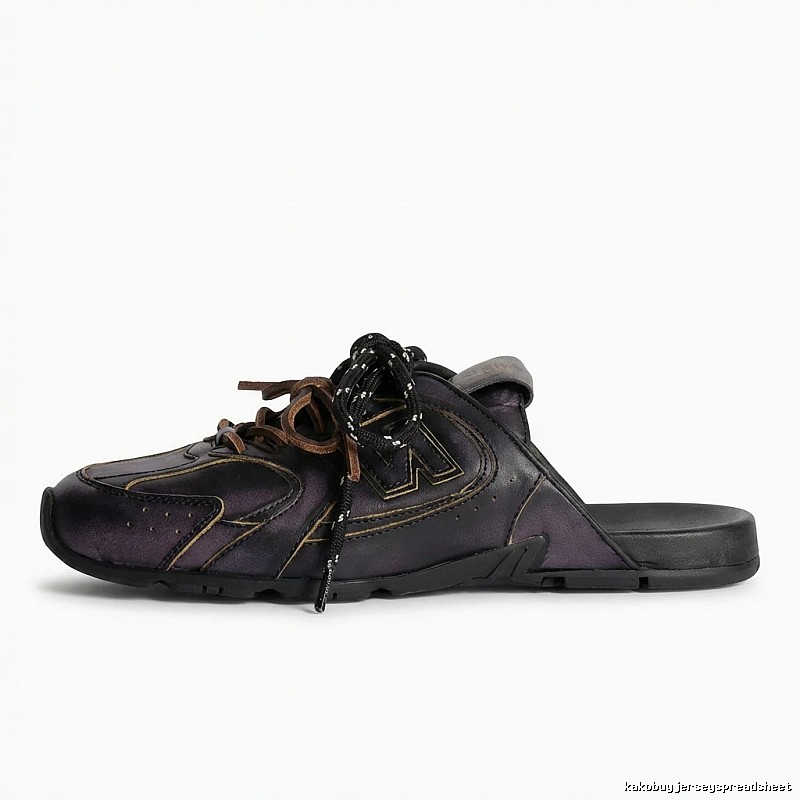 Miu Miu retro-style black slippers