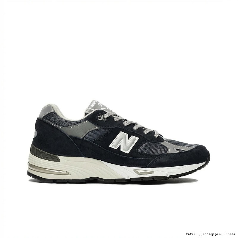 New Balance retro-style black and grey sports shoes