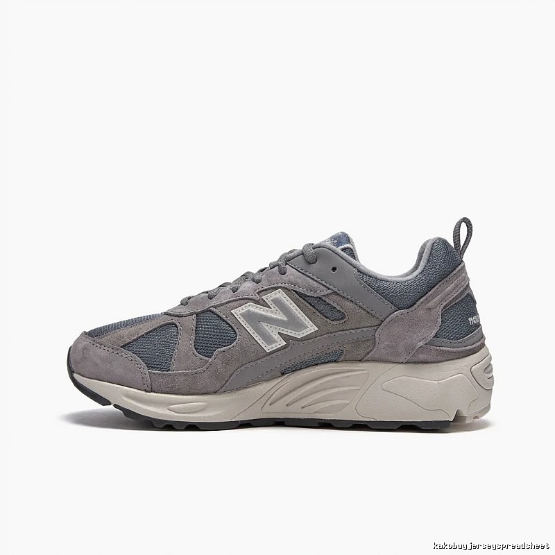 New Balance retro-style grey sports shoes