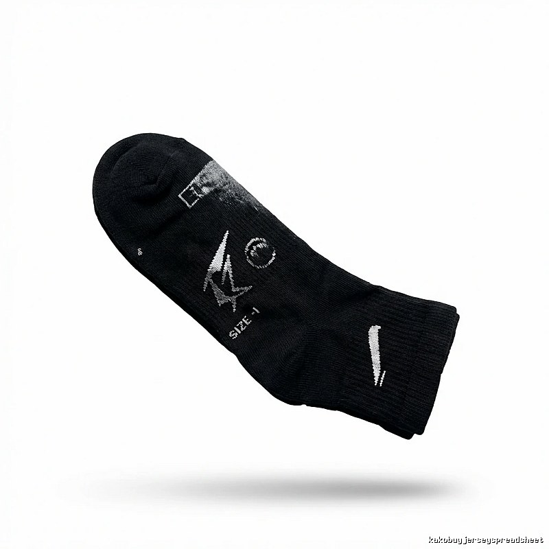 Nike black sporty gloves