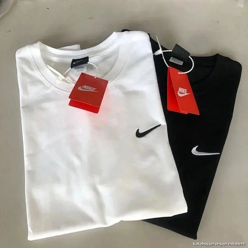 Nike Side Swoosh Logo Detail Black Hang Tag Swoosh T-Shirt Streetwear Look