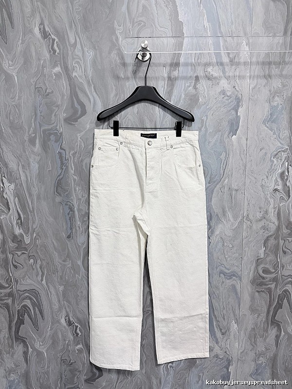 Straight Jeans with clean five-pocket look and relaxed leg - Travel