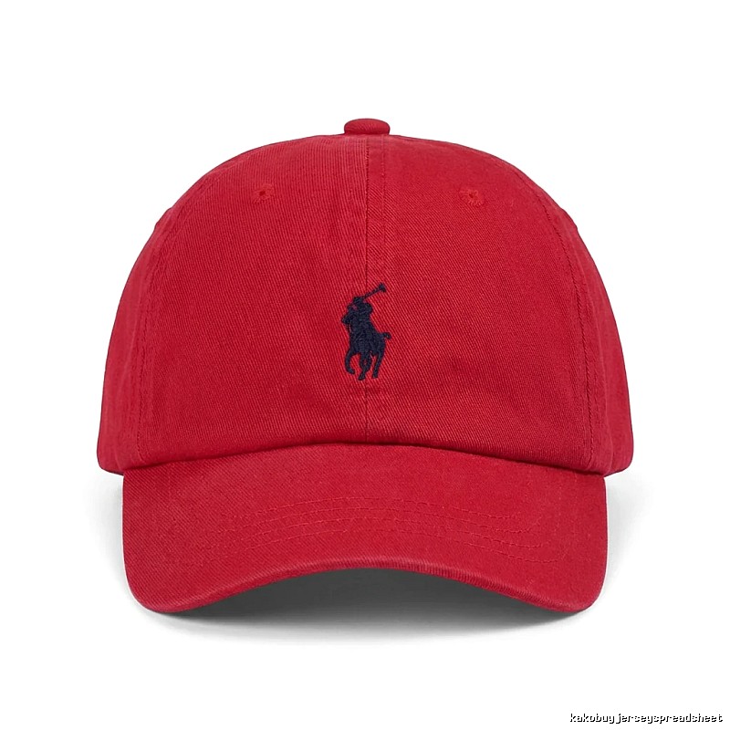 The classic and simple style red hat of Ralph Lauren
