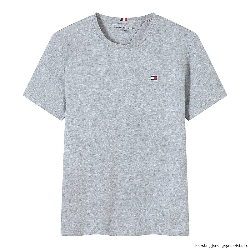 Tommy Hilfiger Gray Logo T-Shirt Streetwear Look