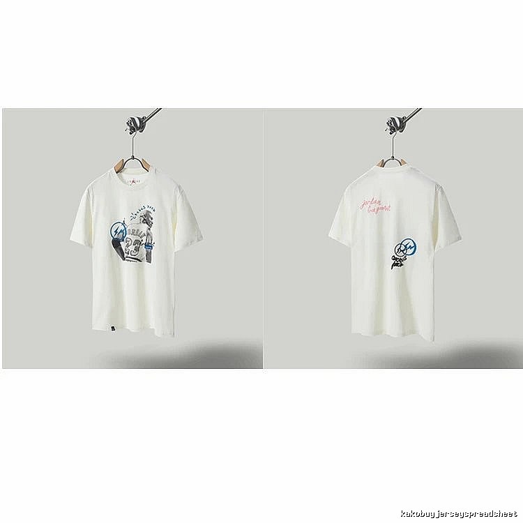 Travis Scott x Jordan Co-branded Graffiti-style Off-white T-shirt
