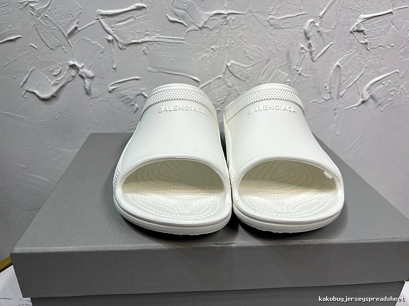 White Slide Sandals with White Open-toe Slide Shape for Streetwear Looks